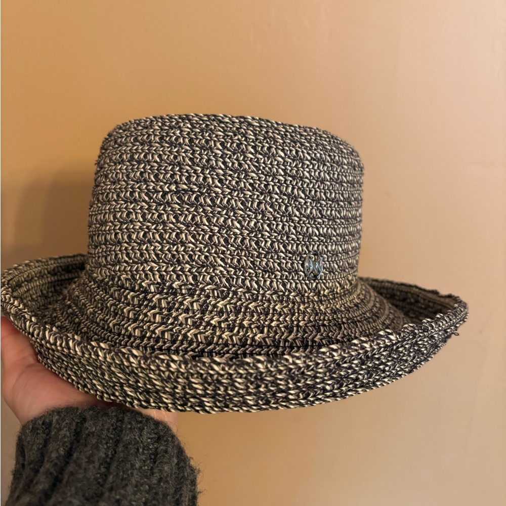 EUC 9w black and white hat